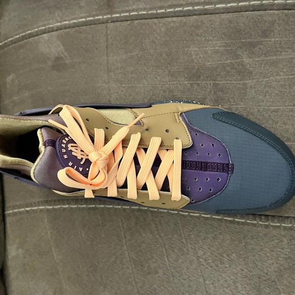 Nike - Picture 2 of 3